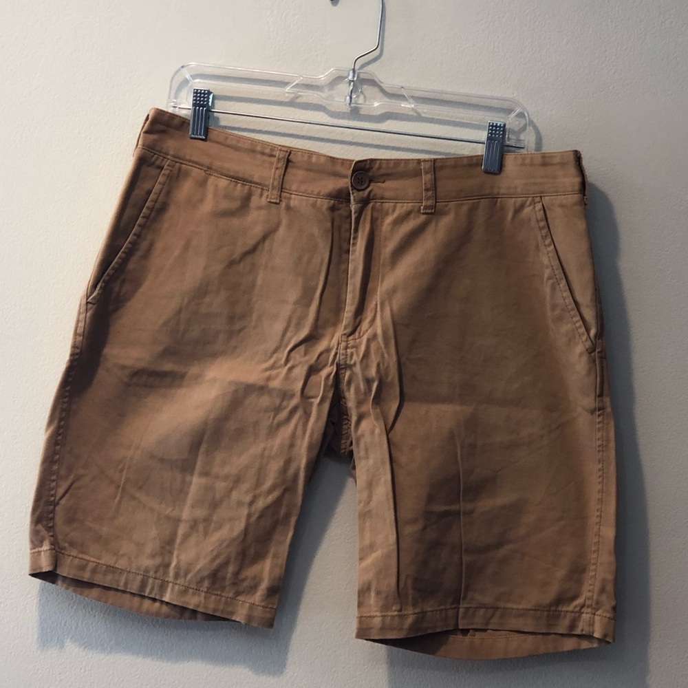Castro brand mens vacation menswear tan khaki shorts, size 34 US